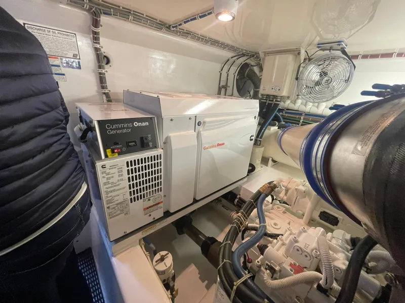 Slide: The Image of Hatteras GT63 2013 - 128