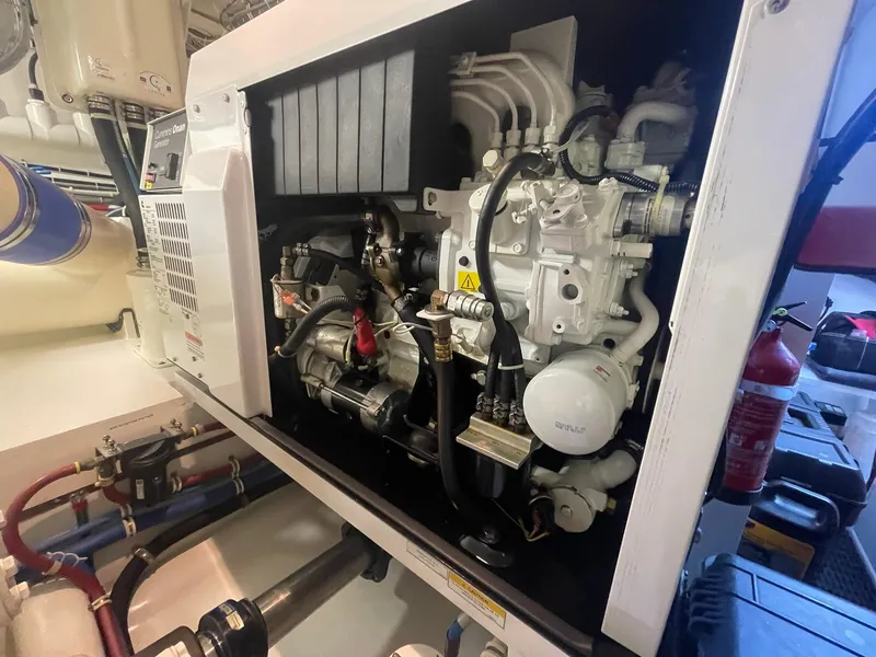 Slide: The Image of Hatteras GT63 2013 - 145