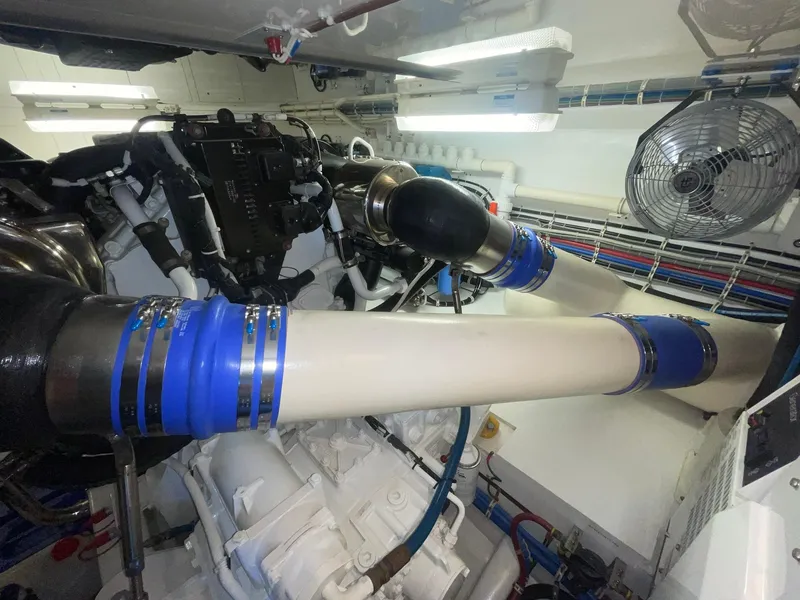 Slide: The Image of Hatteras GT63 2013 - 172