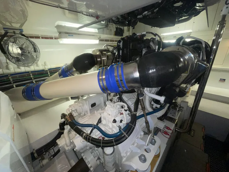 Slide: The Image of Hatteras GT63 2013 - 174