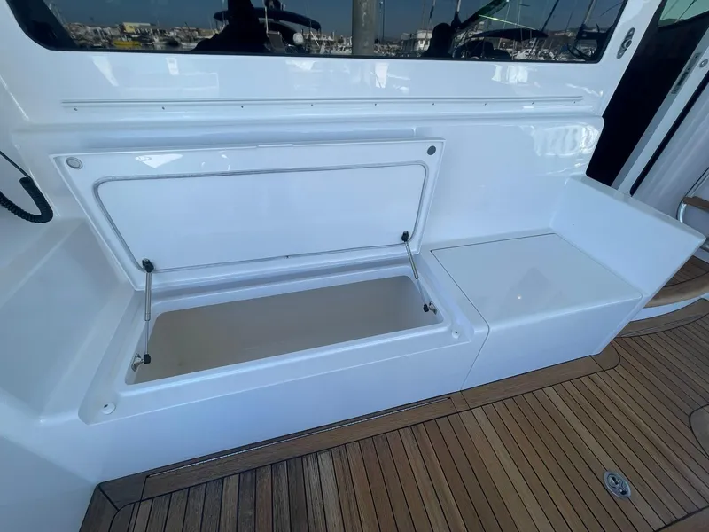 Slide: The Image of Hatteras GT63 2013 - 50