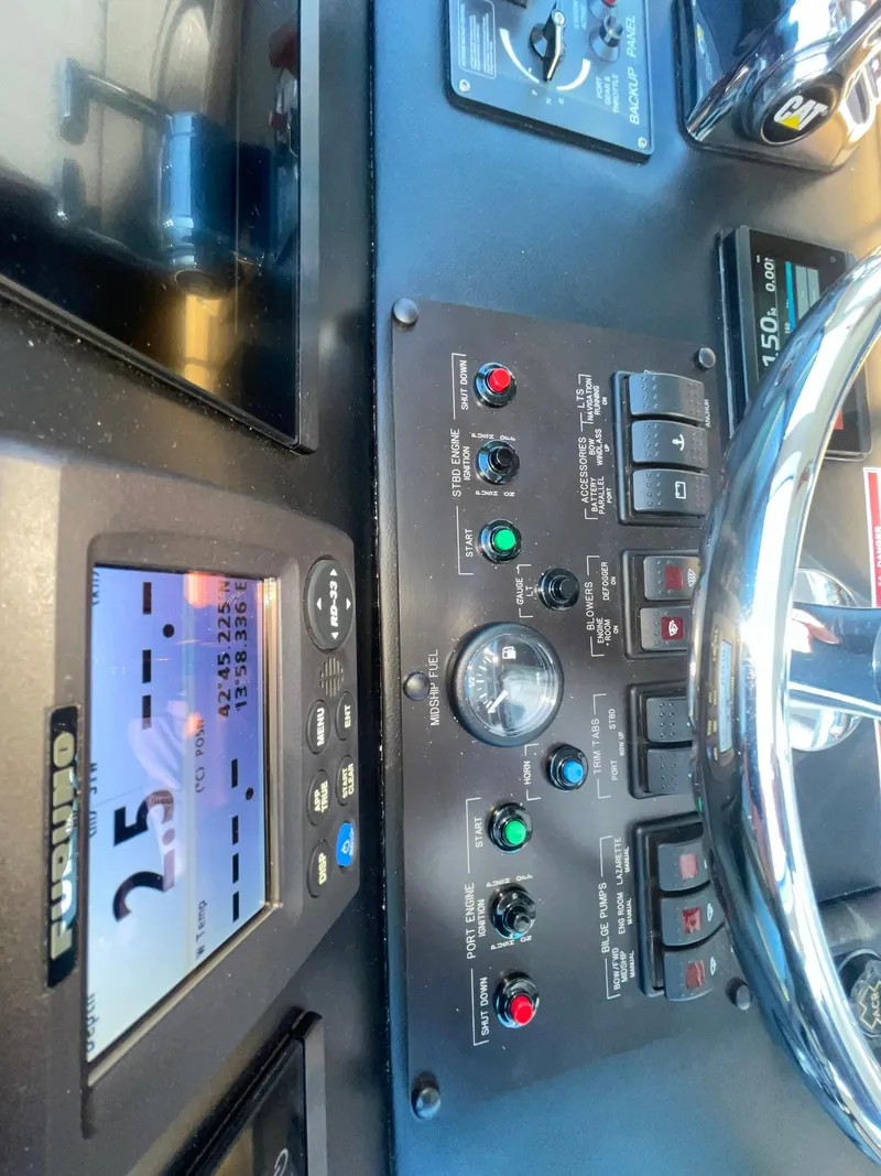 Slide: The Image of Hatteras GT63 2013 - 88