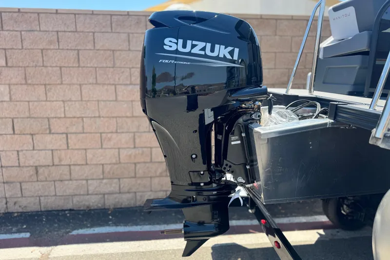 Slide: The Image of Outboard motor on 2025 Manitou Cruise 20 boat, featuring Suzuki branding. - 6