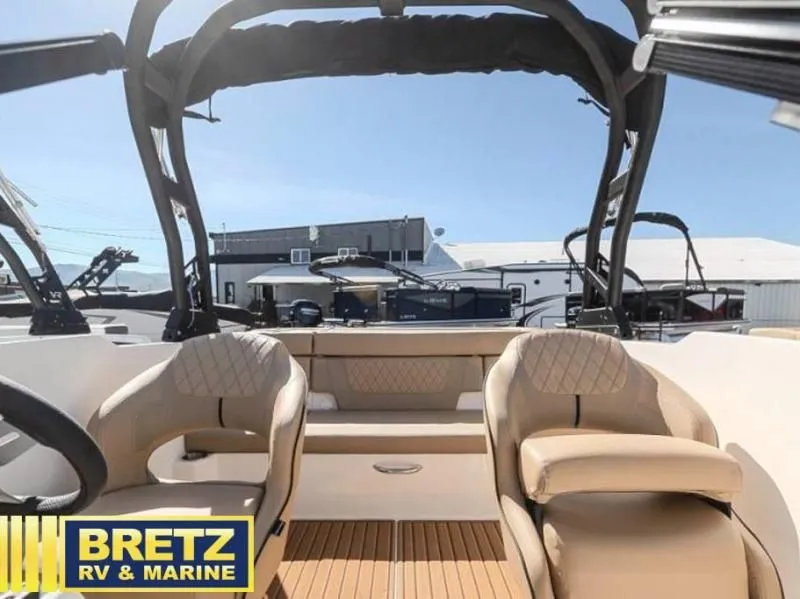 Slide: The Image of VR Series VR4 Bowrider 2025 - 15