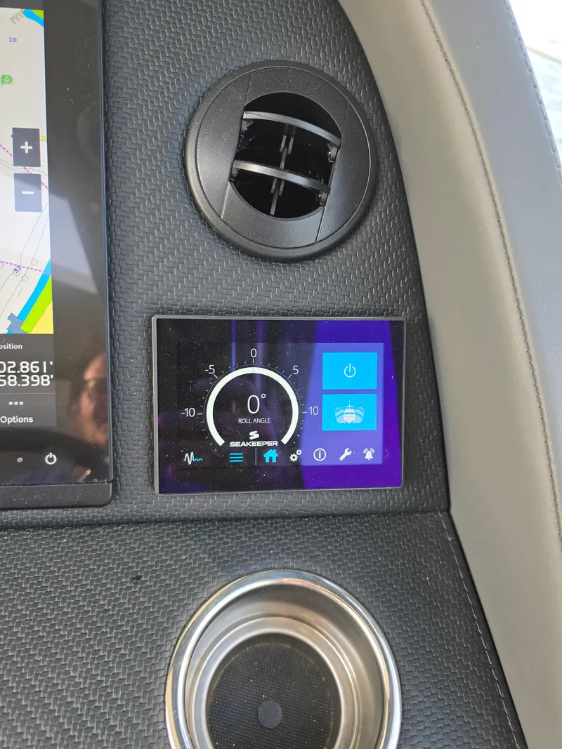 Slide: The Image of Riviera 505 SUV 2022 - 76