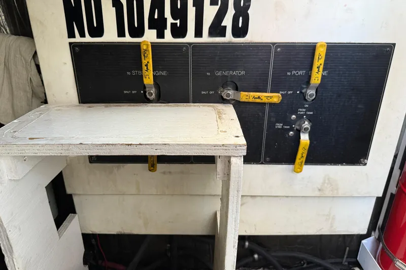 Slide: The Image of Control panel of a 1997 Maxum 4100 SCR boat with labeled levers and switches. - 45