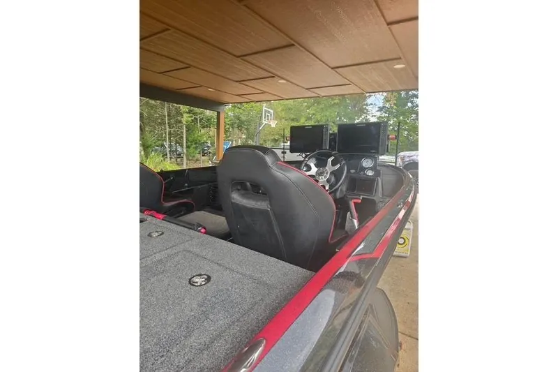 Slide: The Image of 2023 Nitro Z21 XL Pro boat interior with dual screens and steering wheel. - 8