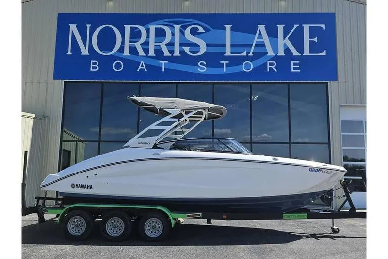 The Image of 2023 Yamaha Boats 252SD displayed at Norris Lake Boat Store. - 1