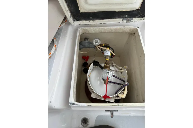 Slide: The Image of Compartment of 1988 Sparkman & Stephens 36 yacht showing gas cylinder and fittings. - 18