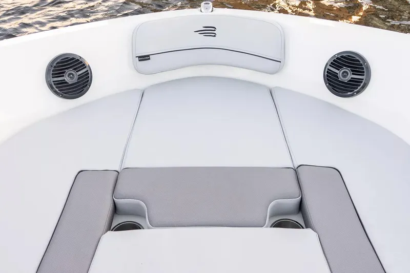 The Image of 2024 Bayliner VR5 Bowrider OB, sleek design, modern features, ideal for water adventures. - 1