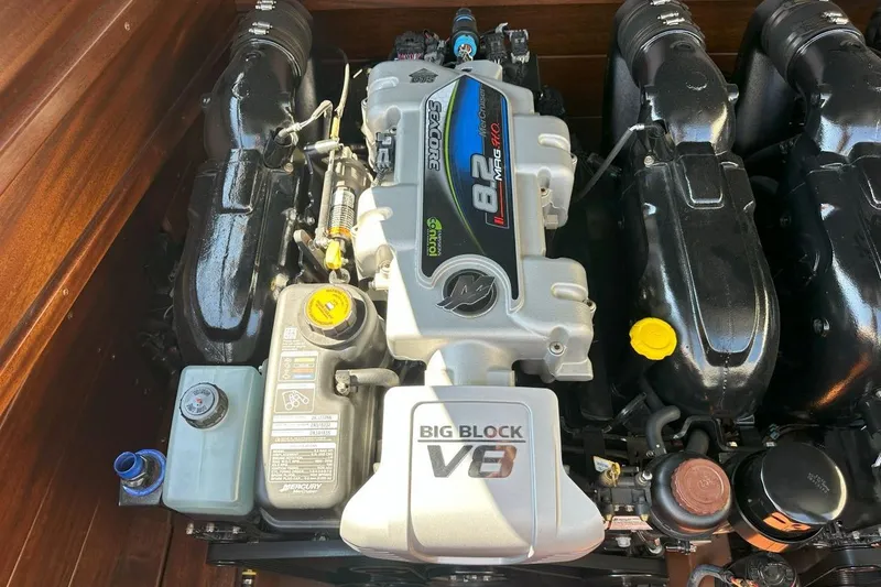 Slide: The Image of 2017 StanCraft 320 Rivelle engine, featuring a powerful 8.2L V8 big block. - 15