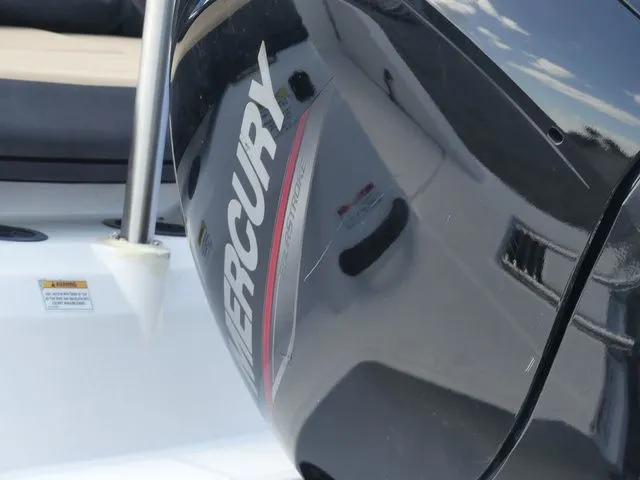 Slide: The Image of Sea Ray SPX 210 2022 - 11