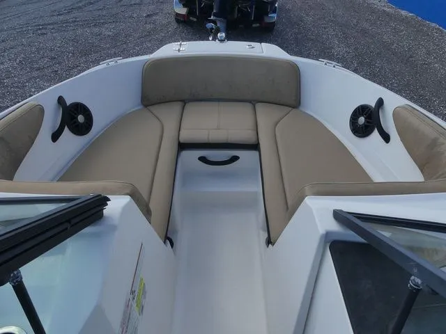 Slide: The Image of Sea Ray SPX 210 2022 - 14