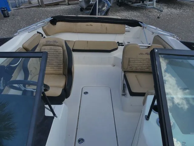 Slide: The Image of Sea Ray SPX 210 2022 - 15