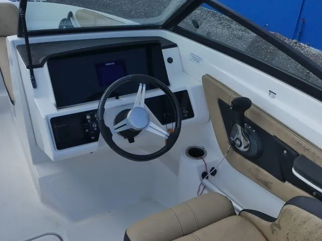 Slide: The Image of Sea Ray SPX 210 2022 - 17