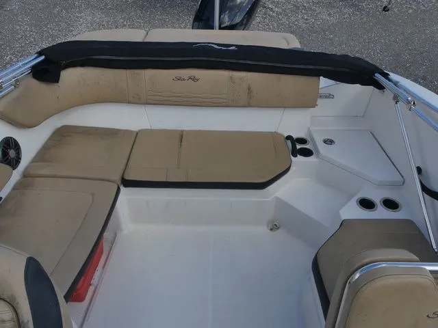 Slide: The Image of Sea Ray SPX 210 2022 - 22