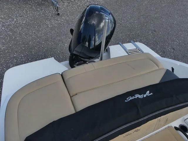 Slide: The Image of Sea Ray SPX 210 2022 - 23