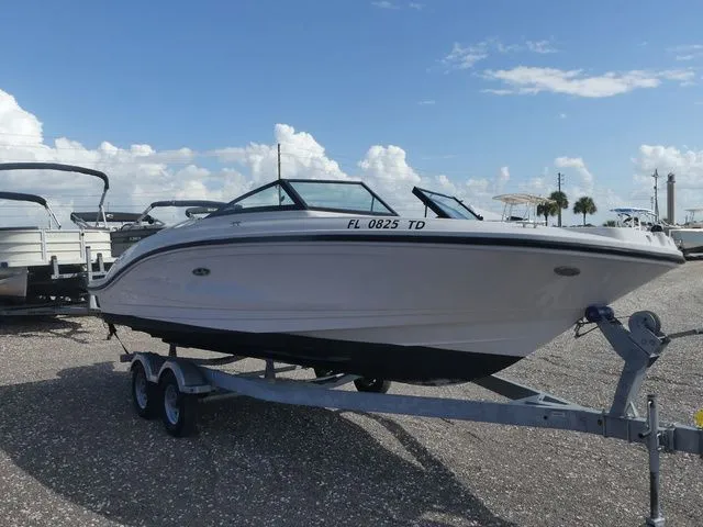 Slide: The Image of Sea Ray SPX 210 2022 - 3