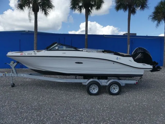 Slide: The Image of Sea Ray SPX 210 2022 - 7