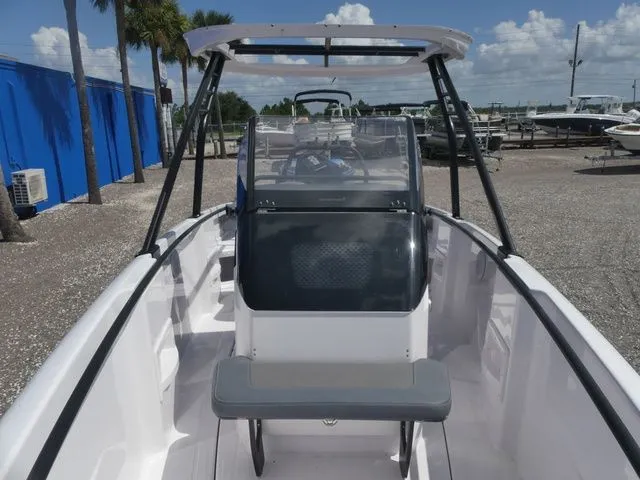 Slide: The Image of Axopar 22 T-Top 2022 - 13