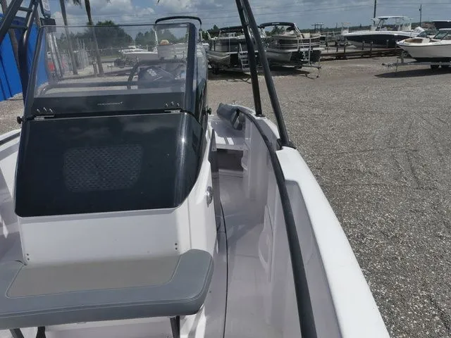 Slide: The Image of Axopar 22 T-Top 2022 - 15