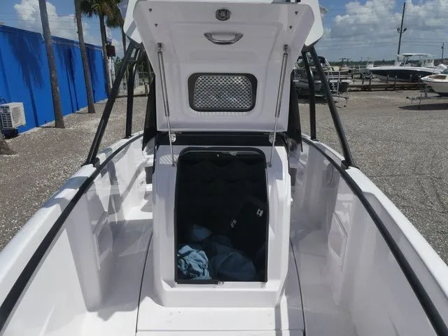 Slide: The Image of Axopar 22 T-Top 2022 - 16