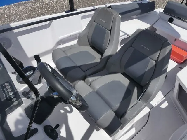 Slide: The Image of Axopar 22 T-Top 2022 - 17