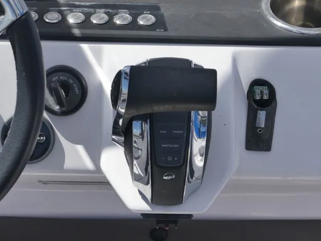 Slide: The Image of Axopar 22 T-Top 2022 - 19