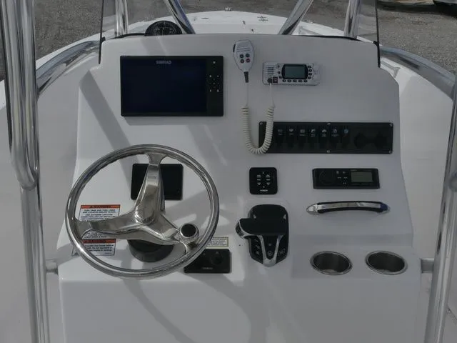 Slide: The Image of Aquasport 2200 Center Console 2024 - 18