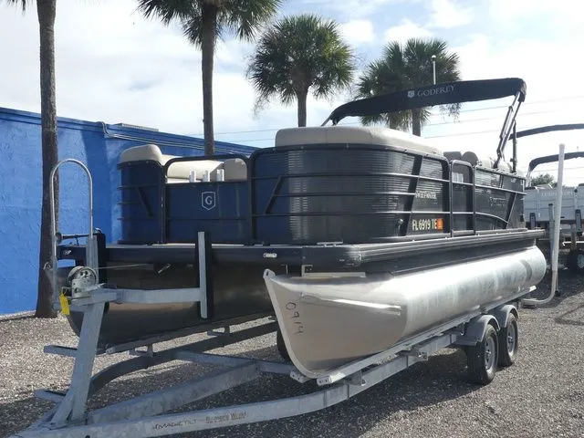 Slide: The Image of Godfrey Marine Sweetwater 2086 BF 2022 - 1