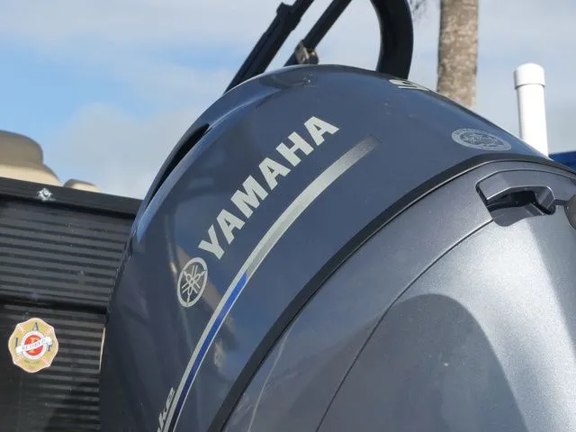 Slide: The Image of Godfrey Marine Sweetwater 2086 BF 2022 - 11