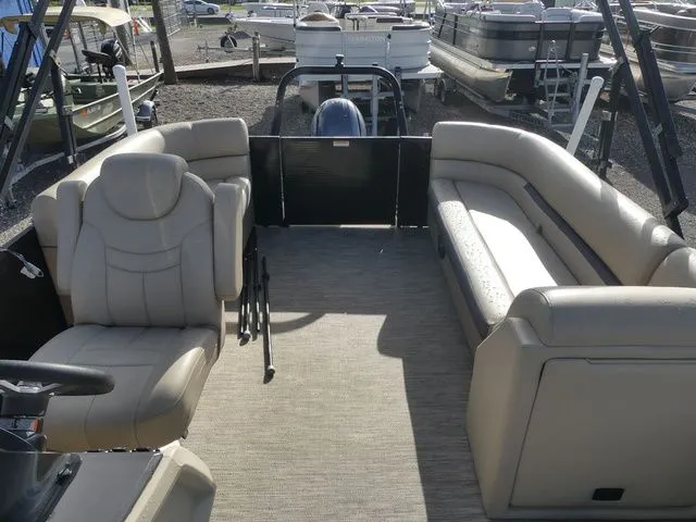 Slide: The Image of Godfrey Marine Sweetwater 2086 BF 2022 - 13