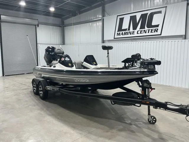 Slide: The Image of Skeeter ZX20 2012 - 10