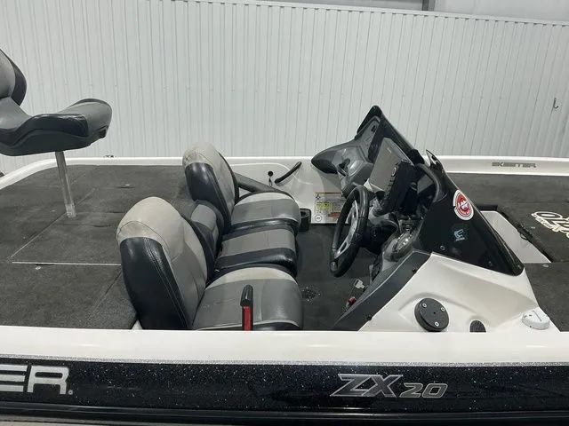 Slide: The Image of Skeeter ZX20 2012 - 12