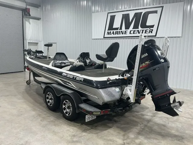 Slide: The Image of Skeeter ZX20 2012 - 4