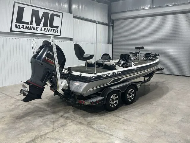 Slide: The Image of Skeeter ZX20 2012 - 5