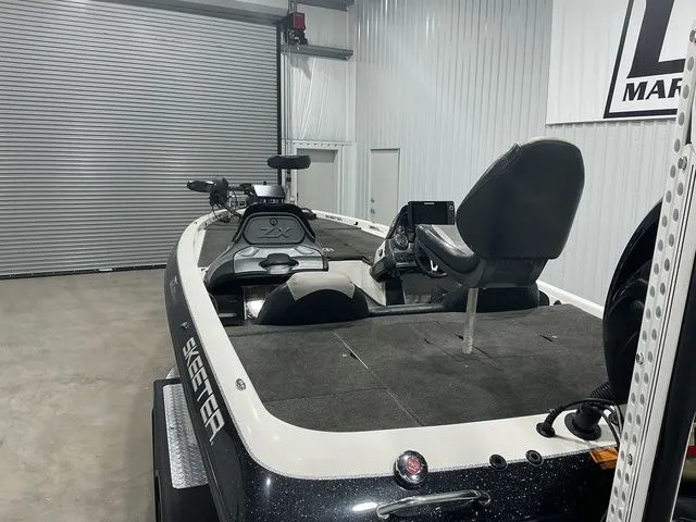 Slide: The Image of Skeeter ZX20 2012 - 8