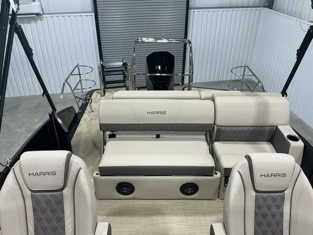 Slide: The Image of Harris Cruiser 230 SLDH 2026 - 11