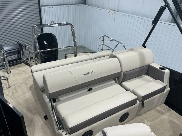 Slide: The Image of Harris Cruiser 230 SLDH 2026 - 14