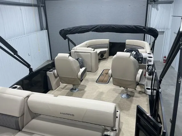 Slide: The Image of Harris Cruiser 230 SLDH 2026 - 16