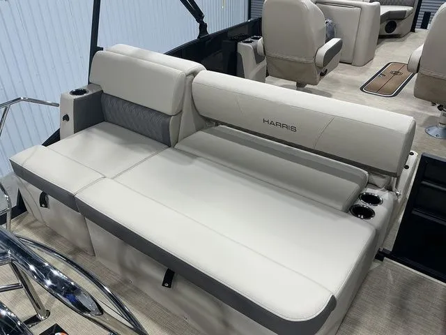 Slide: The Image of Harris Cruiser 230 SLDH 2026 - 21