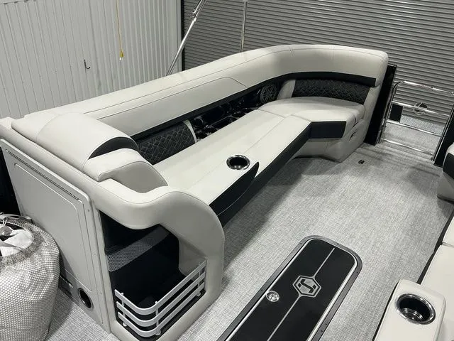 Slide: The Image of Harris Grand Mariner 250 SLDH 2026 - 10