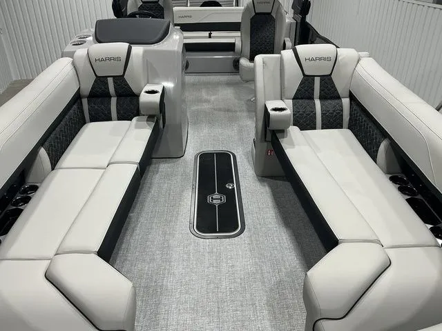 Slide: The Image of Harris Grand Mariner 250 SLDH 2026 - 12