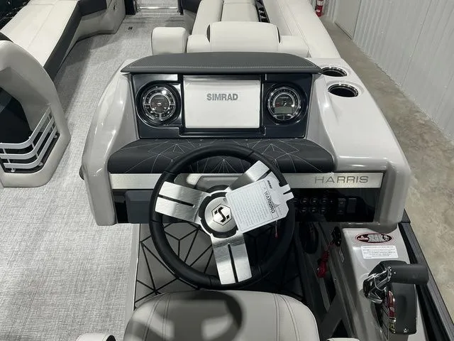 Slide: The Image of Harris Grand Mariner 250 SLDH 2026 - 5