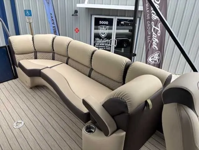 Slide: The Image of Veranda VP25RC 2024 - 12