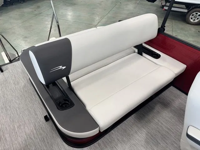 Slide: The Image of Bennington S Swingback 22 SSB 2026 - 6