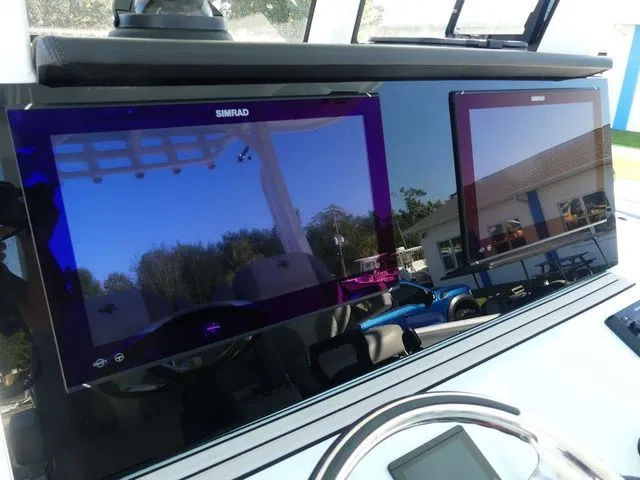 Slide: The Image of Sea Pro 322 Offshore DLX 2025 - 11