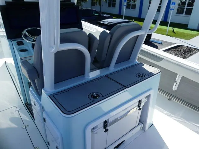 Slide: The Image of Sea Pro 322 Offshore DLX 2025 - 16