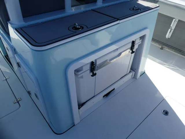 Slide: The Image of Sea Pro 322 Offshore DLX 2025 - 17