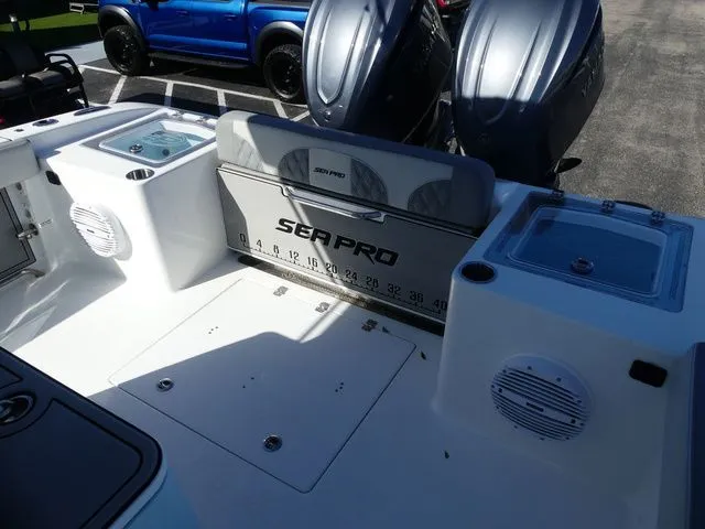 Slide: The Image of Sea Pro 322 Offshore DLX 2025 - 18